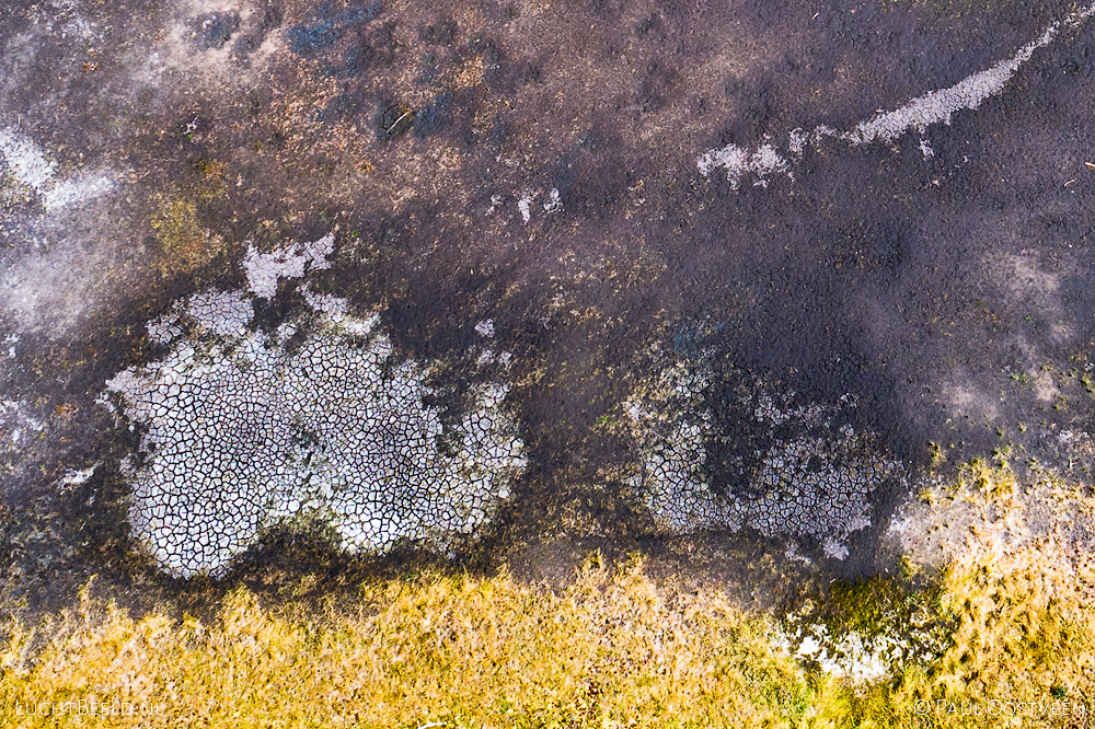 Drooggevallen ven van de Bergvennen tijdens de droge zomer van 2019. Luchtfoto gemaakt met een camera drone.