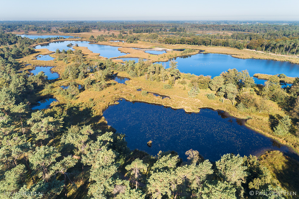 Luchtfoto van de Kampina met de Huisvennen, Kogelvangersven en Duikersven, gemaakt met een drone.