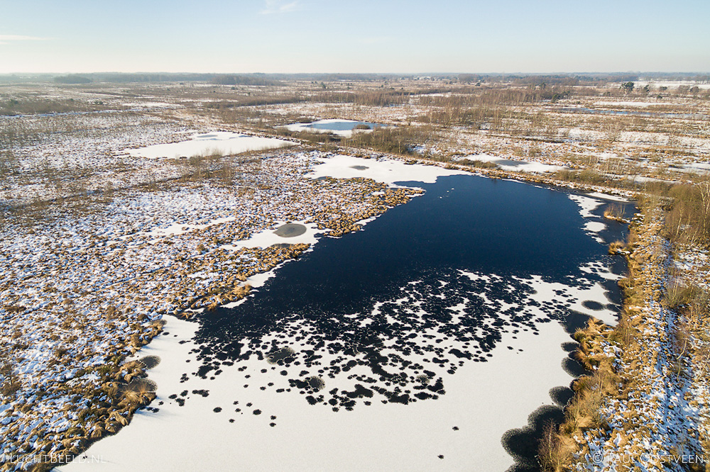 Sneeuw in het Haaksbergerveen, gefotografeerd met een camera drone