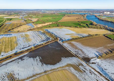 Stock foto's van bevroren uiterwaarden van de Maas na hoogwater (2024) in de Maasheggen bij Beugen