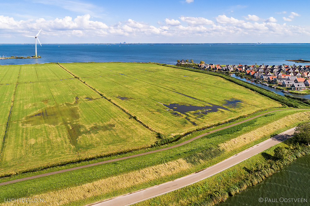 Luchtfoto van buitendijks wetland in de gemeente Waterland met het Markermeer. Gemaakt met een camera drone door Paul Oostveen.