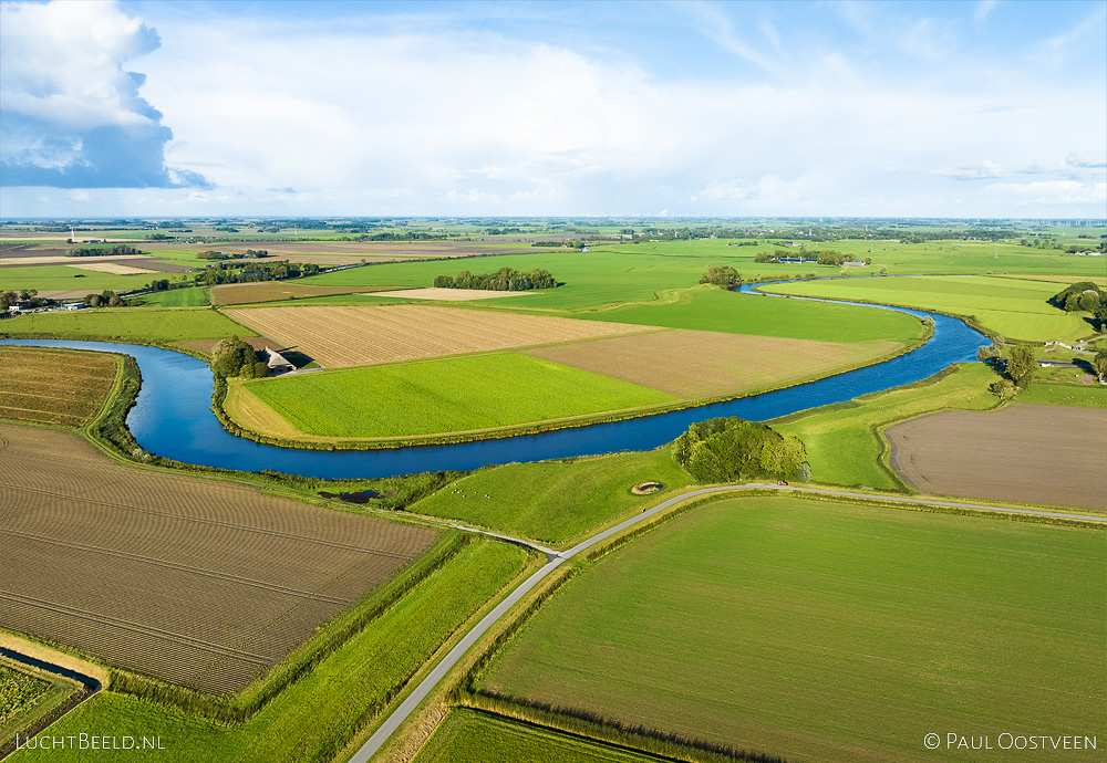 Luchtfoto van het platteland in Groningen met het Reitdiep