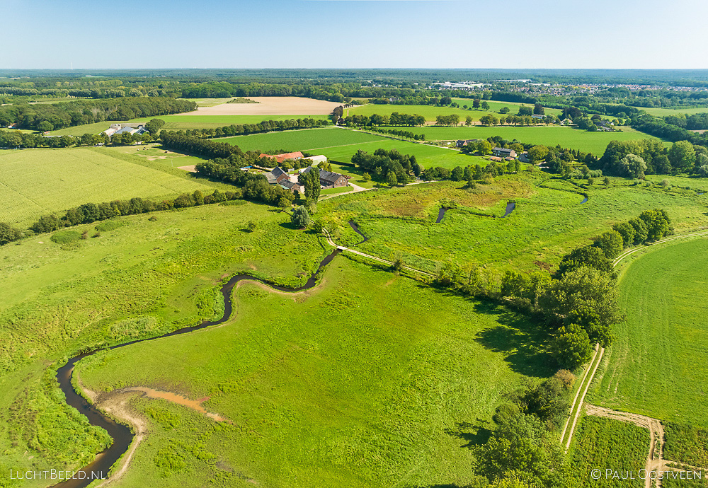 Meanderende rivier de Swalm in het Swalmdal in Limburg